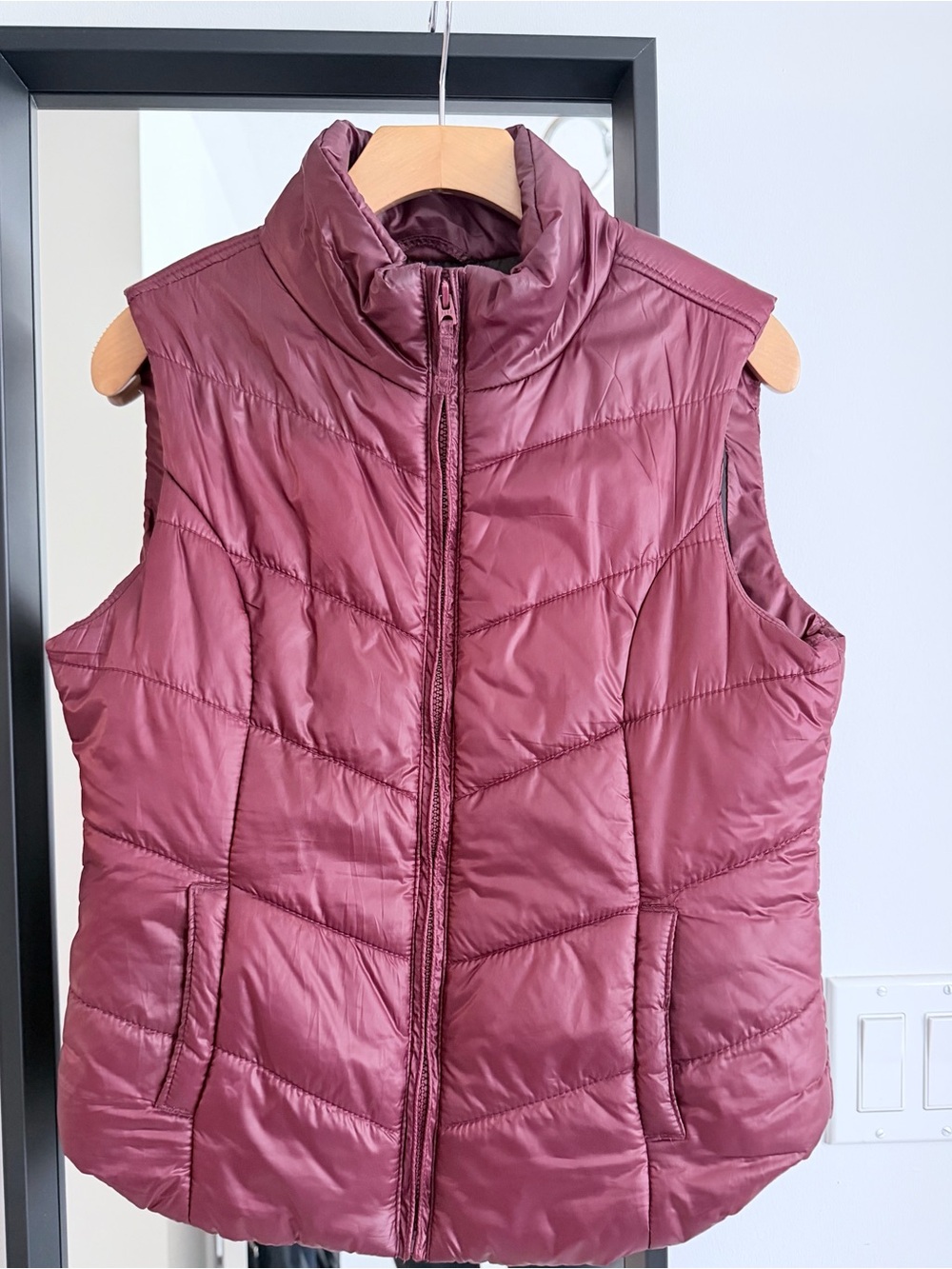 Aeropostale Burgundy Quilted Puffer Vest Full Zip Size M